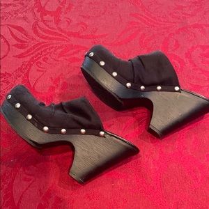 NWOT 2 Mia clogs